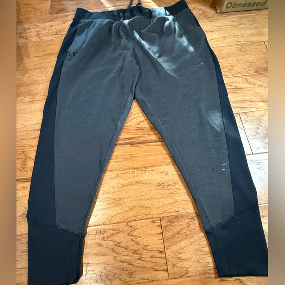 Under Armour Dark Gray Joggers size XL - Picture 2 of 5